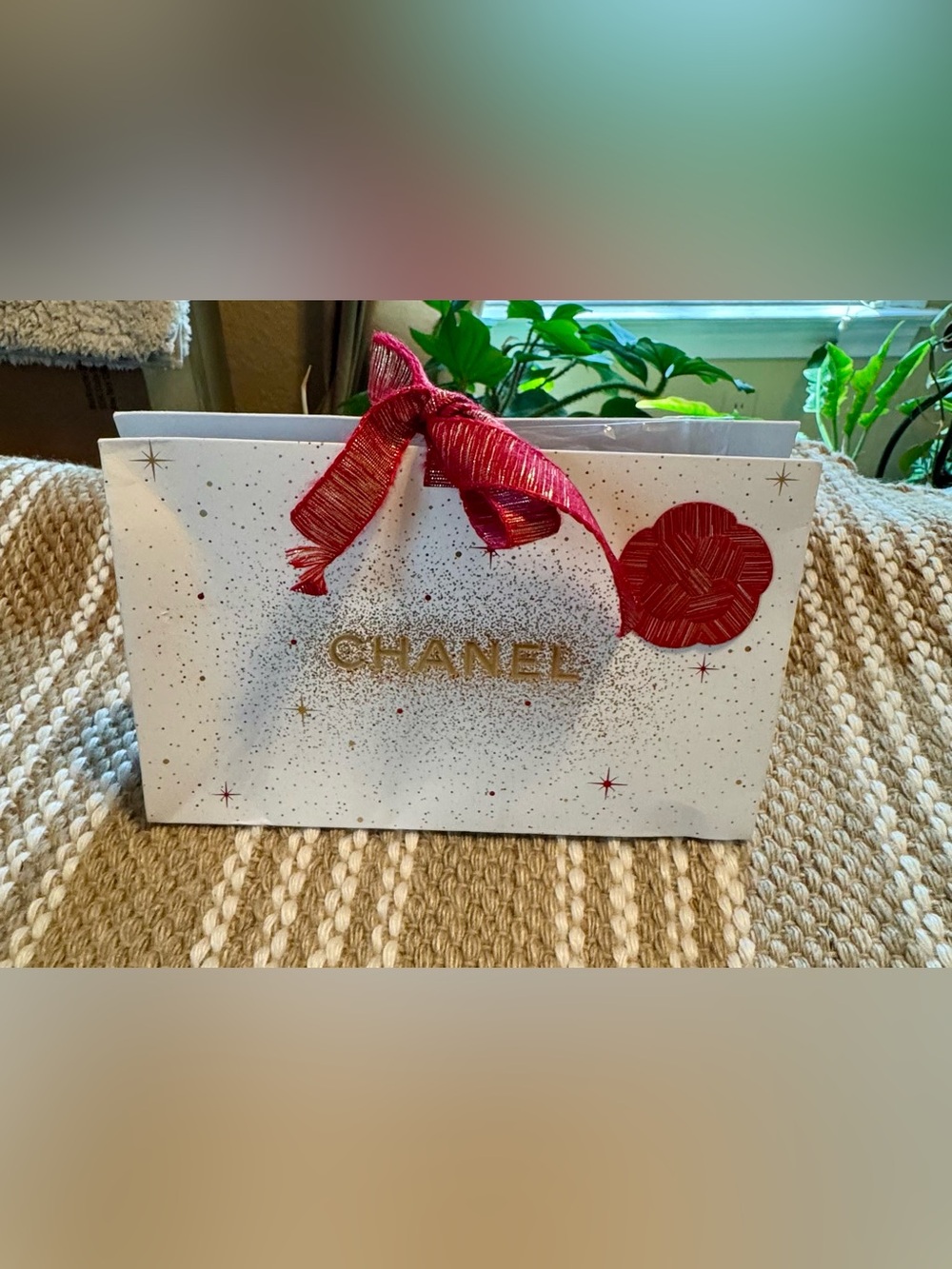 CHANEL Gold Skincare Set with Red Camellia Accents - Picture 4 of 4
